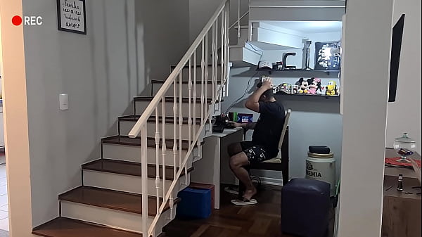 A morena rabuda venho me mostrar o novo biquine não aguentei e meti a rola naquele bucetão