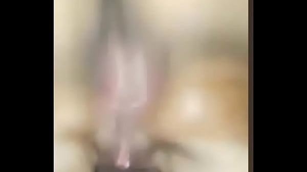 Bem forte no cu da safada .. até ela mijar