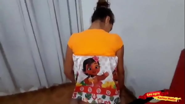 Enteada Petite brasileira ama anal mais do que qualquer coisa no mundo