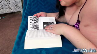 Giant Ass Plumper Becki Butterfly Would Love to Take a Dick Ride