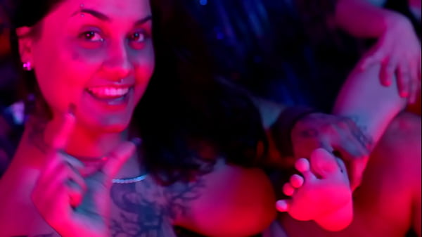 Lesbian Foot Fetish: Rotten Venus & Nath – Part 1