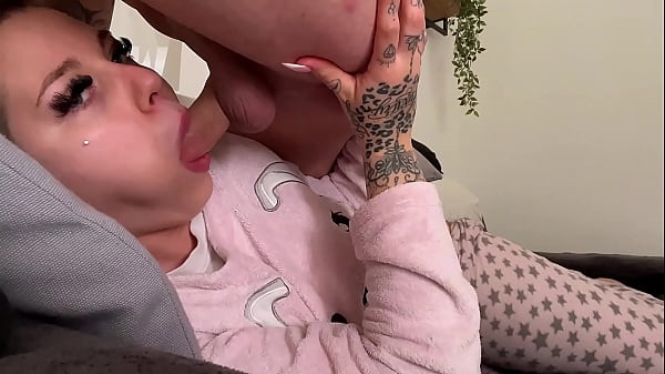 MI SVEGLIA DANDOMI IL CAZZO – VIDEO AMATORIALE ITALIANO FATTO IN CASA