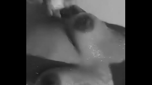 No banho mostrando minha Buceta