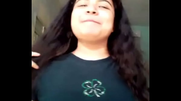 Tengo 18 años y enormes tetas