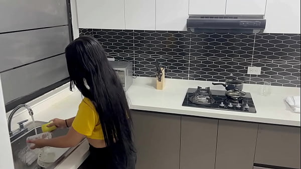 Un buen sexo en la cocina con mi hermosa hermanastra.