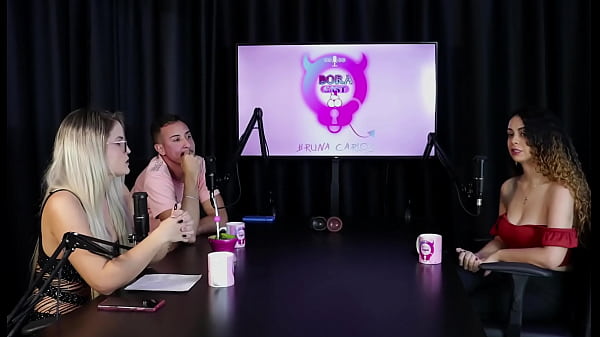 Ficou mais safada e atrevida, a casa de swing respeita mais, fez suruba, foi machucada em uma gravação e a família… – Charllottye (SHEER/RED)